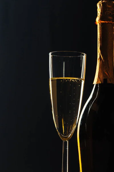 Bottiglia Champagne Vetro Sfondo Scuro — Foto Stock