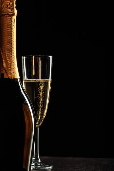 Bottiglia Champagne Vetro Sfondo Scuro — Foto Stock