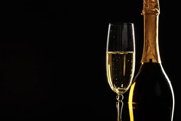 Bottiglia Champagne Vetro Sfondo Scuro — Foto Stock