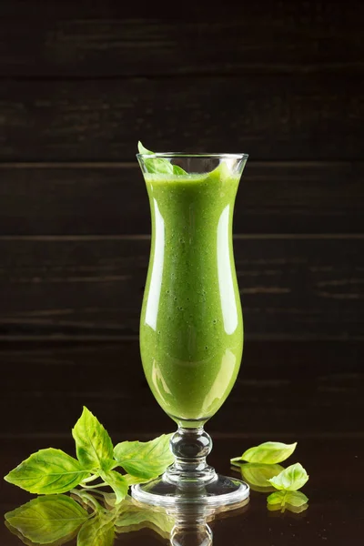 できたての健康的な緑のスムージー — ストック写真