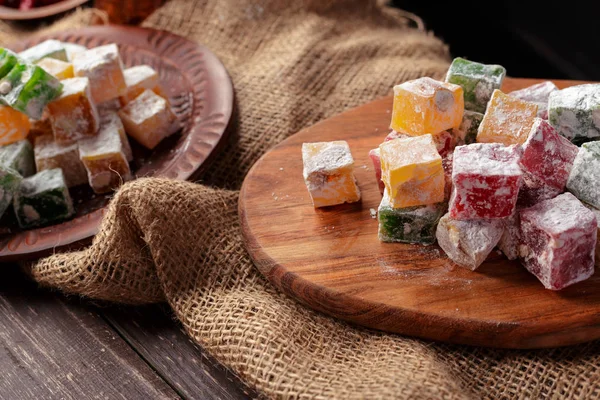 Närbild Turkish Delight Ett Träbord — Stockfoto