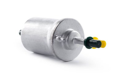 Beyaz arkaplanda yeni yağ filtresi, izole edilmiş, kapatılmış