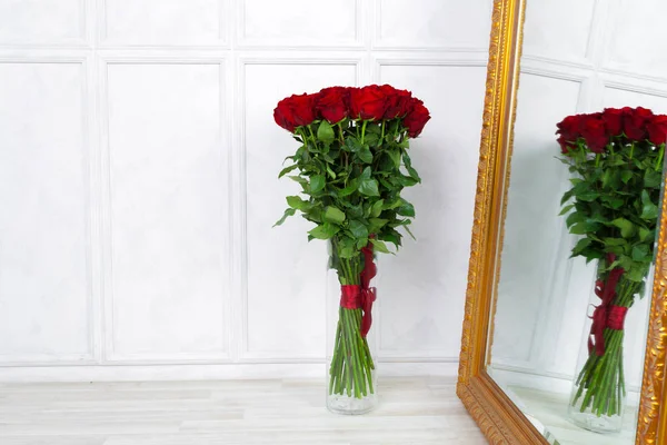 Luxusní Kytice Rudých Růží — Stock fotografie