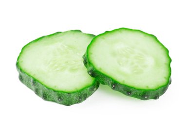 salatalık beyaz arkaplanda izole edilmiş.