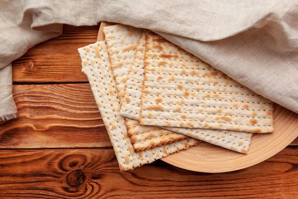 Matzo Tunnbröd För Judiska Högtidsfirande Bordet — Stockfoto