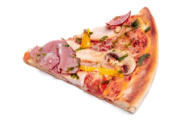 Beyaz arka planda izole edilmiş taze İtalyan klasik orijinal pizzası.