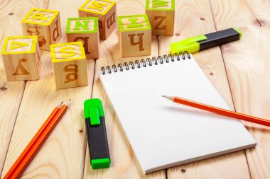 Kağıt not defterli abc alfabesi