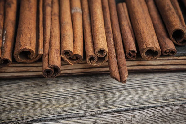 Cinnamon Sticks Wooden Background — Stock Photo, Image