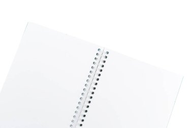 Beyaz arka plan üzerinde izole boş bir not defteri açın