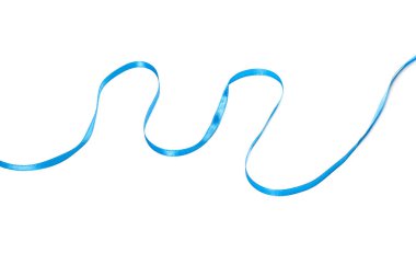 Mavi kurdele yayı beyaz arkaplanda izole edildi