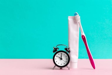 Diş fırçası ve diş macunu kapat