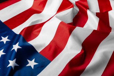 Güzel sallanan yıldız ve çizgili Amerikan bayrağı