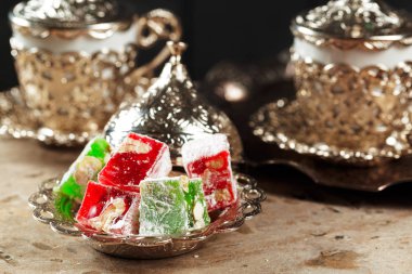 Geleneksel Türk kahvesi ve Türk lokumu