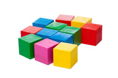 Tahta yapı taşları beyaz arkaplanda izole edildi