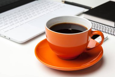 ofis çalışma masası üst görünümü 