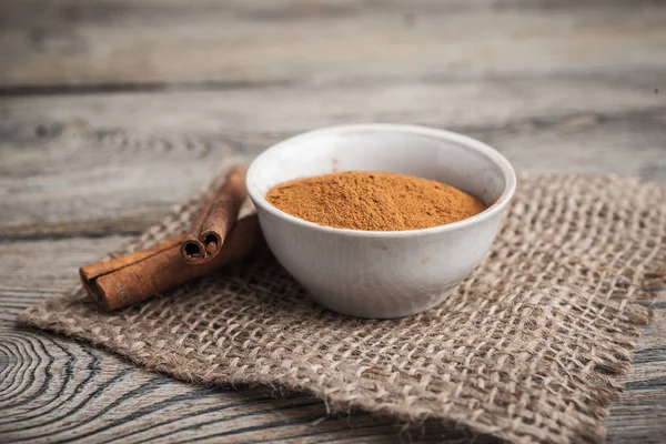 Palitos Canela Sobre Fondo Madera — Foto de Stock