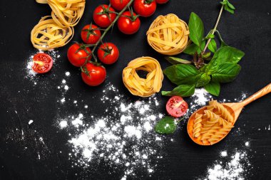 Çiğ İtalyan makarnasının en üst görüntüsü