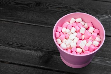 Bir kavanoz içinde marshmallow