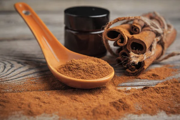 Palitos Canela Sobre Fondo Madera — Foto de Stock