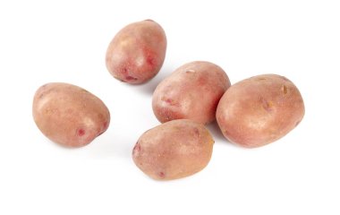 Beyaz üzerine izole edilmiş patatesler