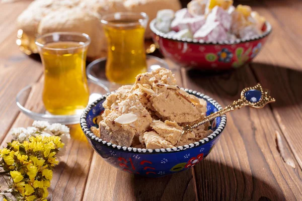 Smaklig Halva Med Bordet — Stockfoto