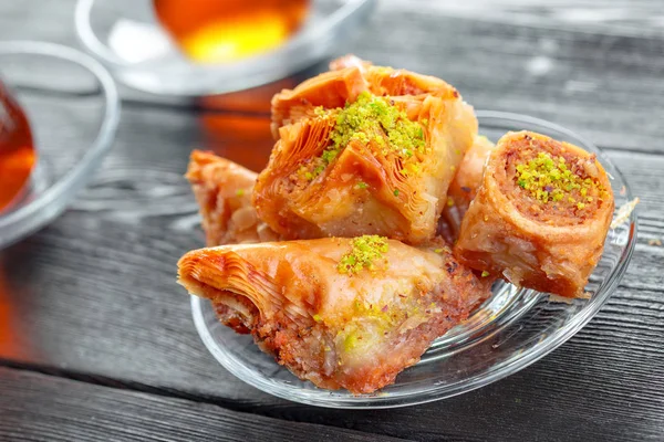 Baklava Traditionnel Sur Table Bois — Photo