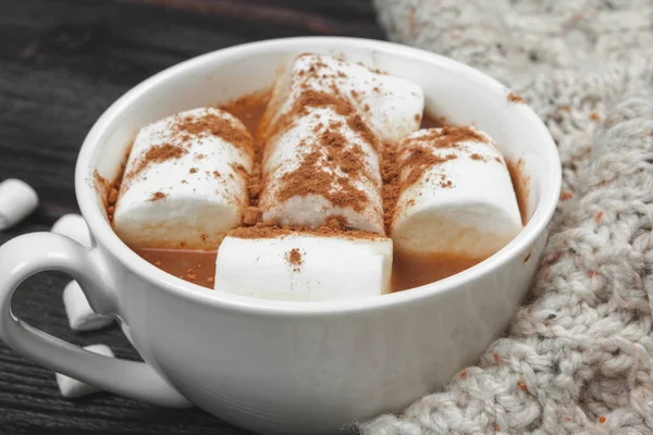 Chocolate Quente Com Marshmallows Mesa — Fotografia de Stock