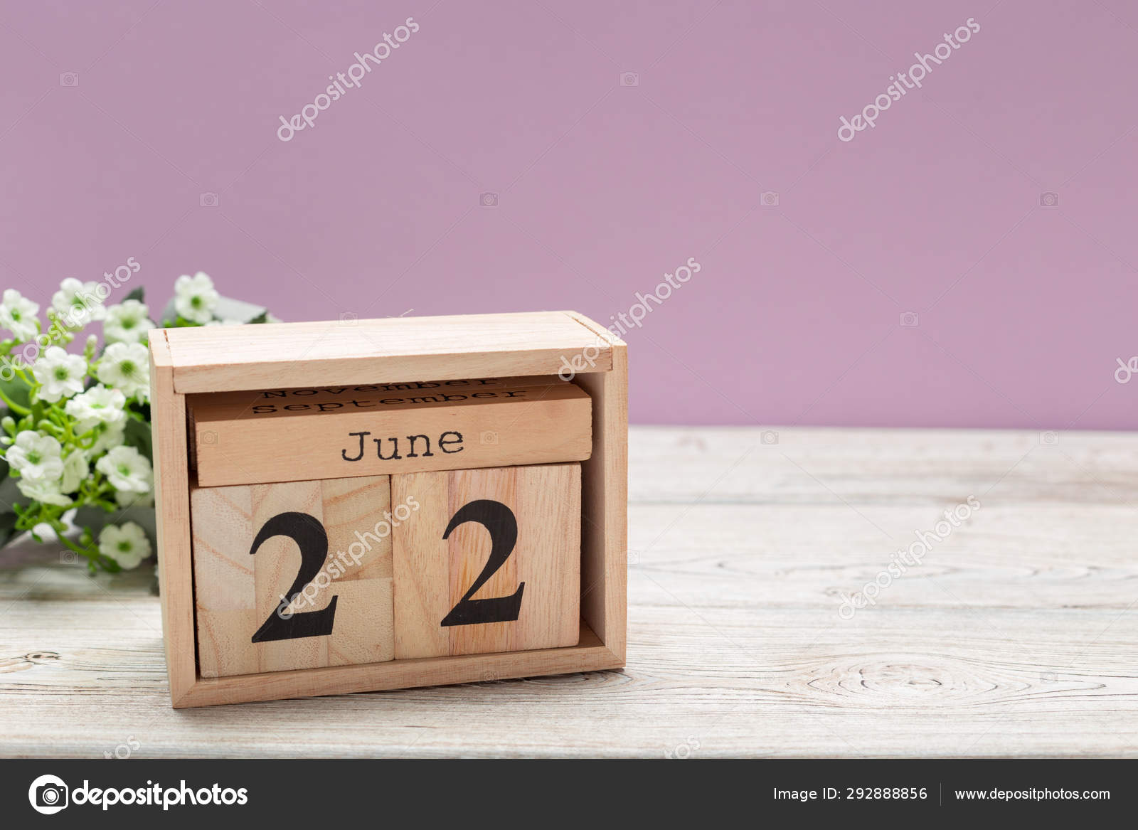 6月22日6月22日木制色历在木制背景上的图像 图库照片 C Fotofabrika 6月22日6月22日木制色历在木制背景上的图像 图库照片 C Fotofabrika