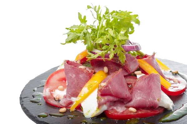 Čerstvý Italský Caprese Salát Mozzarellou Rajčaty Tmavém Talíři — Stock fotografie