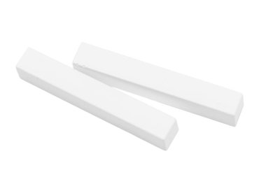 Beyaz arkaplanda izole edilmiş beyaz tebeşir parçaları grubu