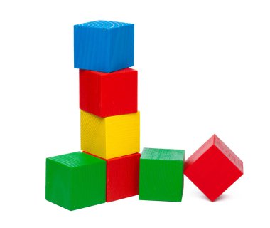 Tahta yapı taşları beyaz arkaplanda izole edildi