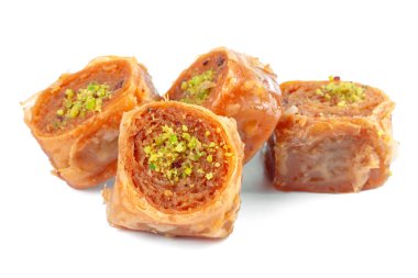 Türk Ramazan Tatlısı Baklava beyazı izole etti