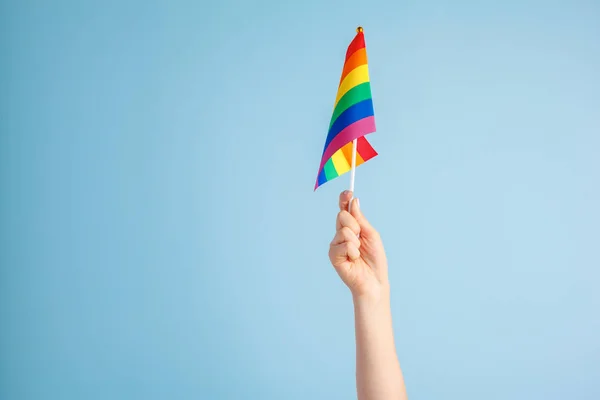 Bandiere Gay Mano Alle Donne Sfondo Grigio — Foto Stock