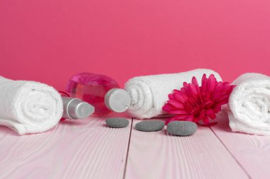 Ahşap masada güzel bir spa kompozisyonu