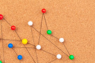 iğneler bir ağ oluşturarak bağlandı