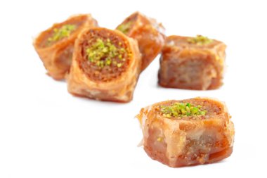 Türk Ramazan Tatlısı Baklava beyazı izole etti