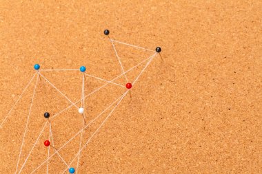 iğneler bir ağ oluşturarak bağlandı