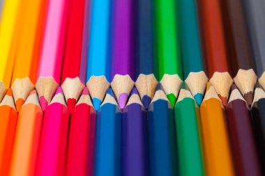 Satır çok renkli kapalı fermuar şeklinde renkli pastel kalemler set