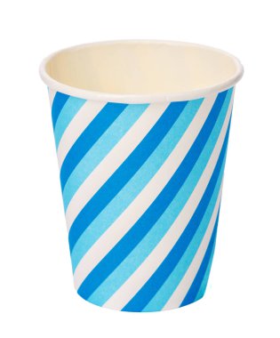 Beyaz arka plan üzerinde izole mavi çizgiler desen ile dekore edilmiş karton bardak