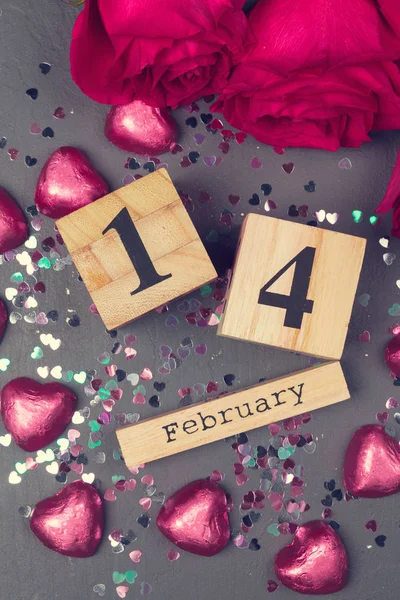 Februar Über Kalender Und Dekorationen Zum Valentinstag — Stockfoto