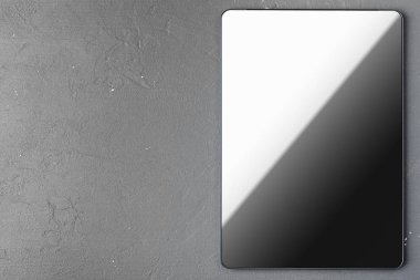 Ofis masasında dijital tablet