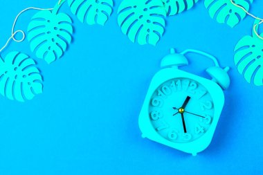 Çalar saatle tropikal ayrılıklar