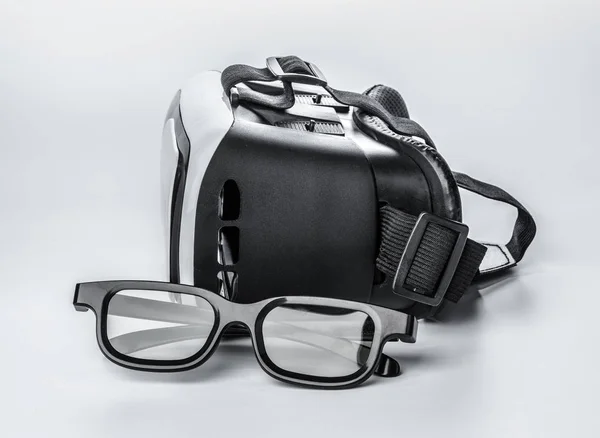 白い背景に仮想現実の眼鏡 — ストック写真