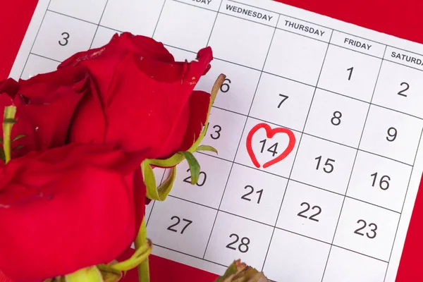 14 Şubat Sevgililer Günü için takvim ve süslemeler.
