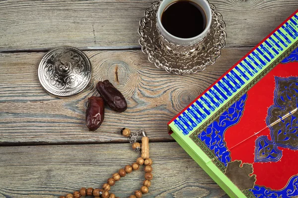 Ramazan Kareem tatili arka planının hava görüntüsü. Düz konum 