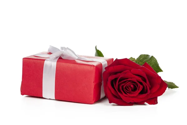 Giftbox Rose Isolated White — Stock Photo, Image