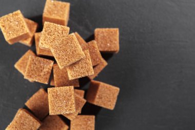 Esmer Şeker Küpleri kapatın