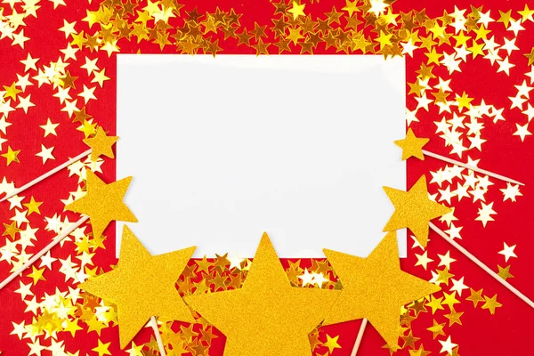 Kleurrijke Confetti Achtergrond Goud Rood Met Kopieerruimte — Stockfoto