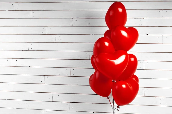 Balões Aéreos Bando Balões Folha Forma Coração Vermelho — Fotografia de Stock