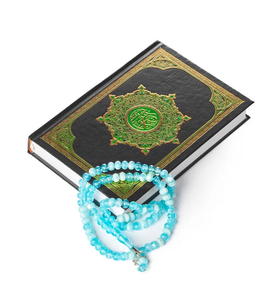 Libro Islamico Sacro Corano Perline Sullo Sfondo Withe — Foto Stock